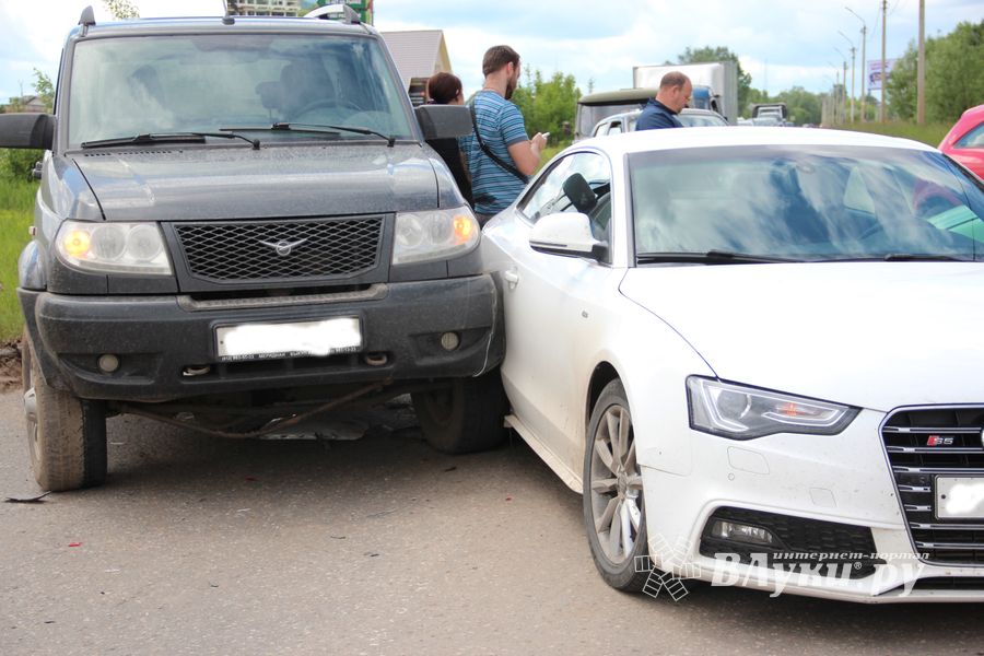 В Великих Луках произошло тройное ДТП (ФОТО)