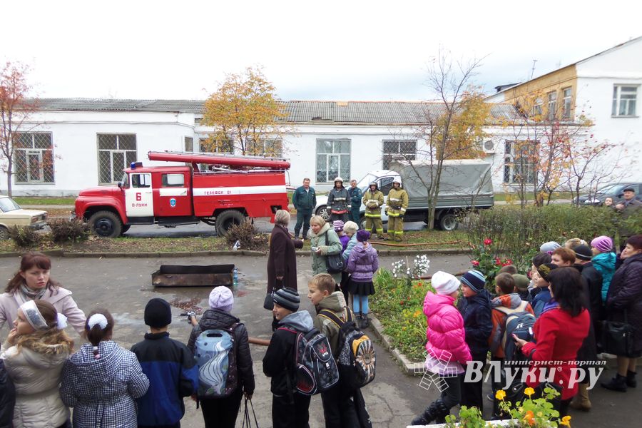 Детям показали пожар