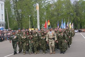 В Великих Луках прошел Военный парад