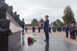 Медведев возложил цветы к памятнику десантникам 6-й роты (ФОТО)