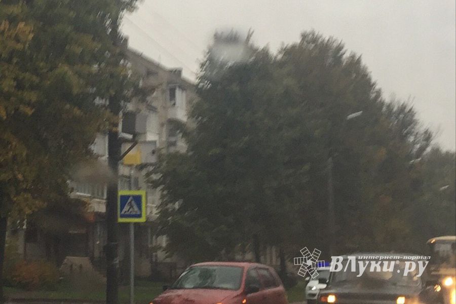 В Великих Луках, на проспекте Гагарина, произошло ДТП (ФОТО)