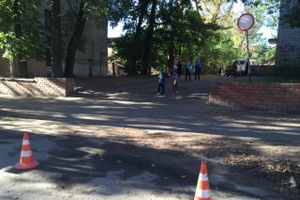 Территорию у детской поликлиники благоустраивают (ФОТО)