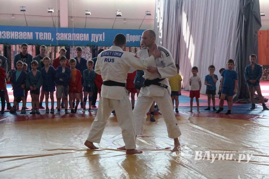 Сергей Фомин провёл мастер-классс для великолукских дзюдоистов (ФОТО)