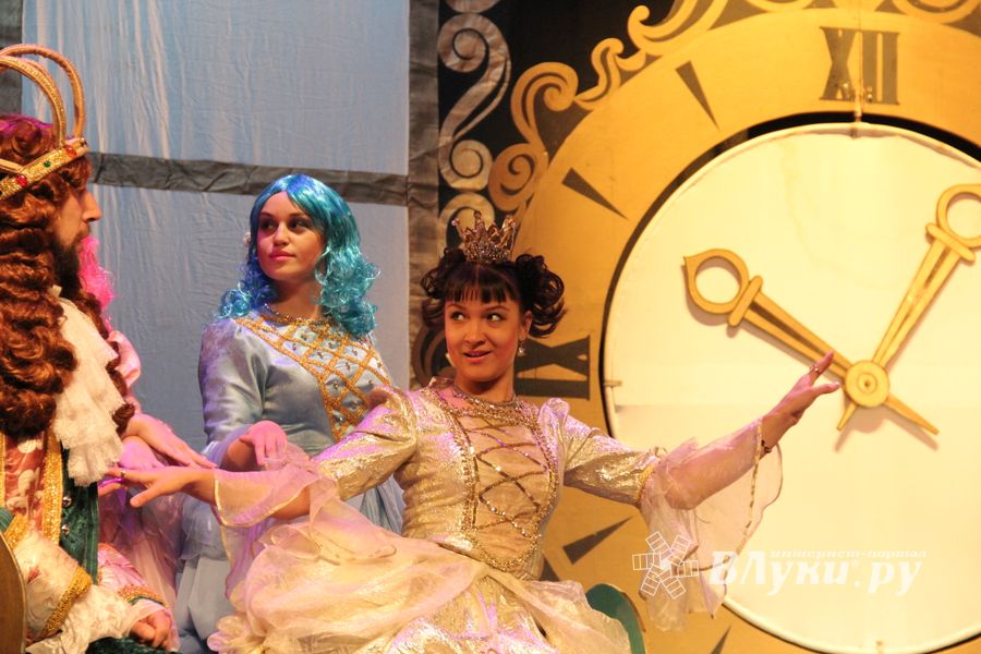 «Принцессу на горошине» и «Свинопаса» показал Великолукский драматический театр (фото)