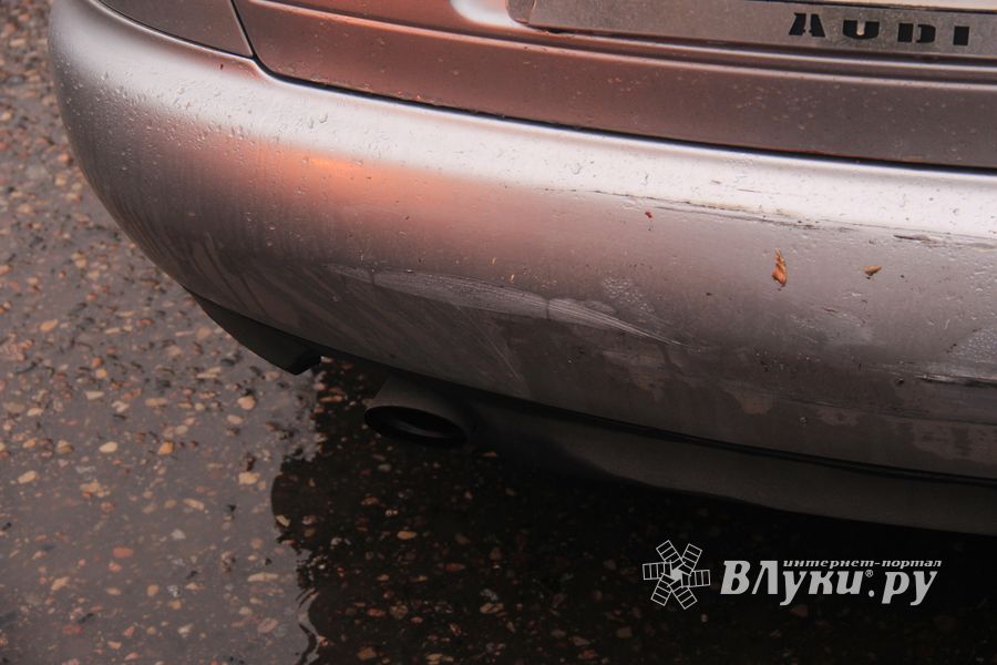 В Великих Луках белорусский Додж поцарапал местную Ауди (ФОТО)