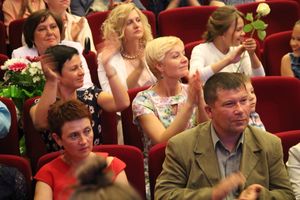 В Великих Луках выпускникам вручили медали «За особые успехи в учении» (ФОТО)