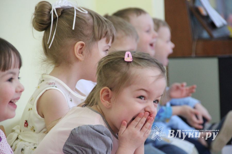 Малыши сада №1 поздравили мам и бабушек с 8 марта