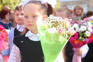 Самую многочисленную школу Великих Лук пополнили 116 первоклассников (ФОТО)