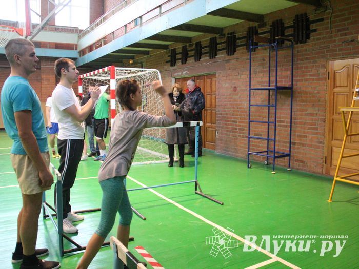 В Великих Луках прошли областные соревнования «Папа, мама, я - спортивная семья» (ФОТО)