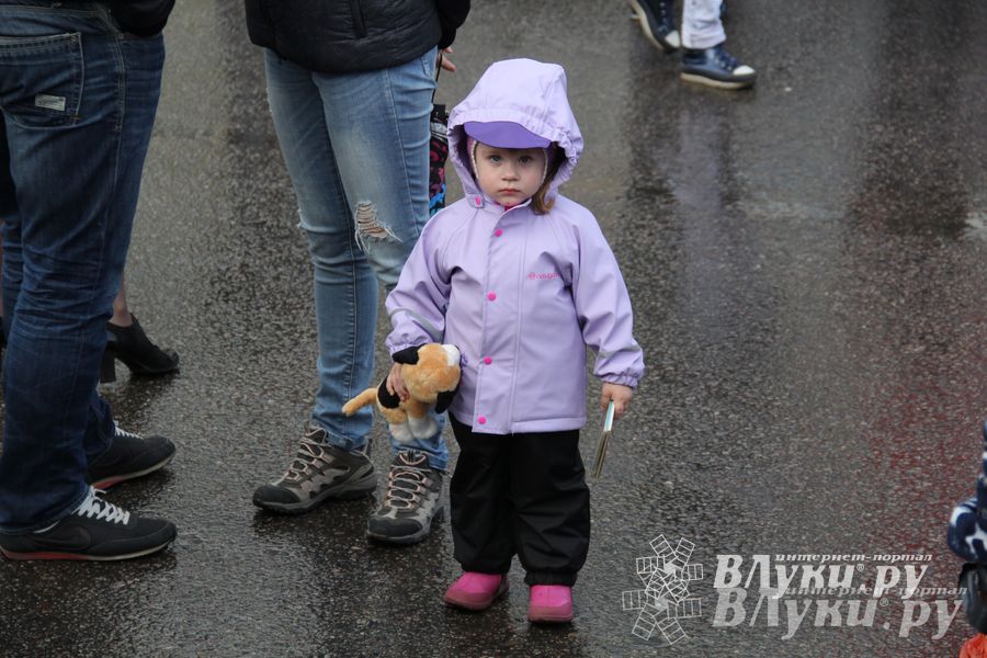 В Великих Луках прошла «Весенняя автоярмарка Великие Луки — 2015» (фото)