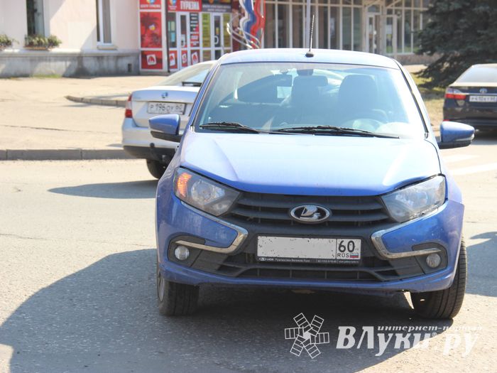 В Великих Луках произошло ДТП (ФОТО)