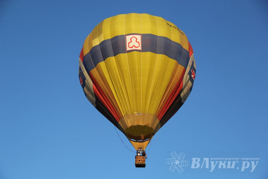 В Великих Луках открылась Международная юбилейная встреча воздухоплавателей (фото)