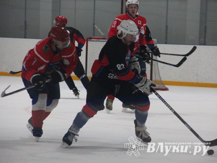 Памятный турнир по хоккею прошел в великолукском «Айсберге» (ФОТО)