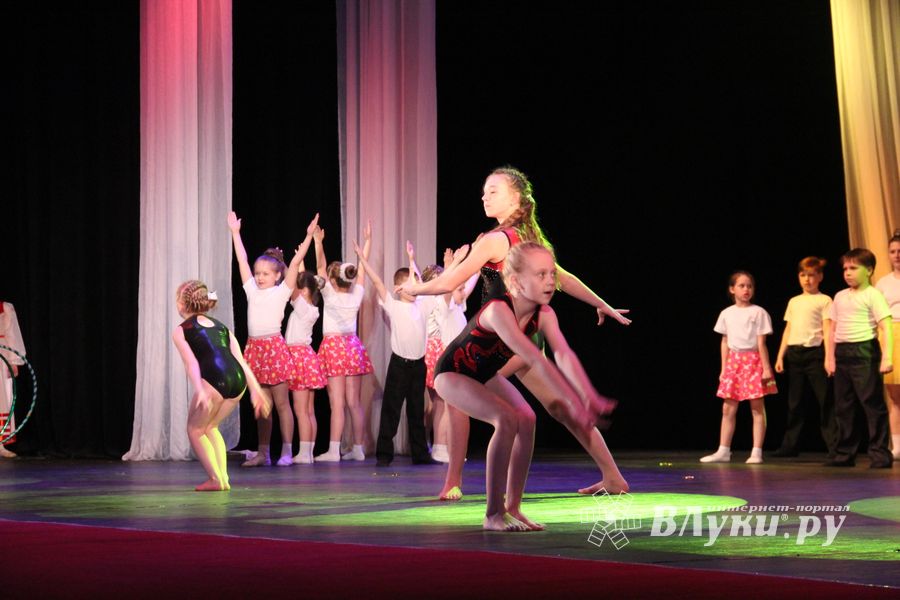 «Великолукская Веснянка» на сцене ДК ЛК