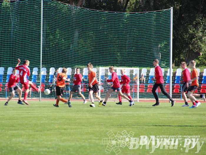 В Великих Луках стартовал открытый турнир по футболу