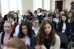 В Великих Луках наградили самых умных школьников 