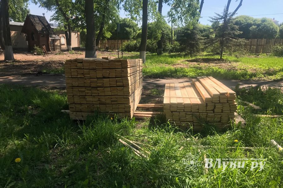 Очередной этап реконструкции парка в Великих Луках (ФОТО)