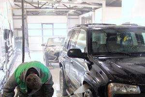 Автомойка в Великих Луках дарит подарки в День автомобилиста (ФОТО)