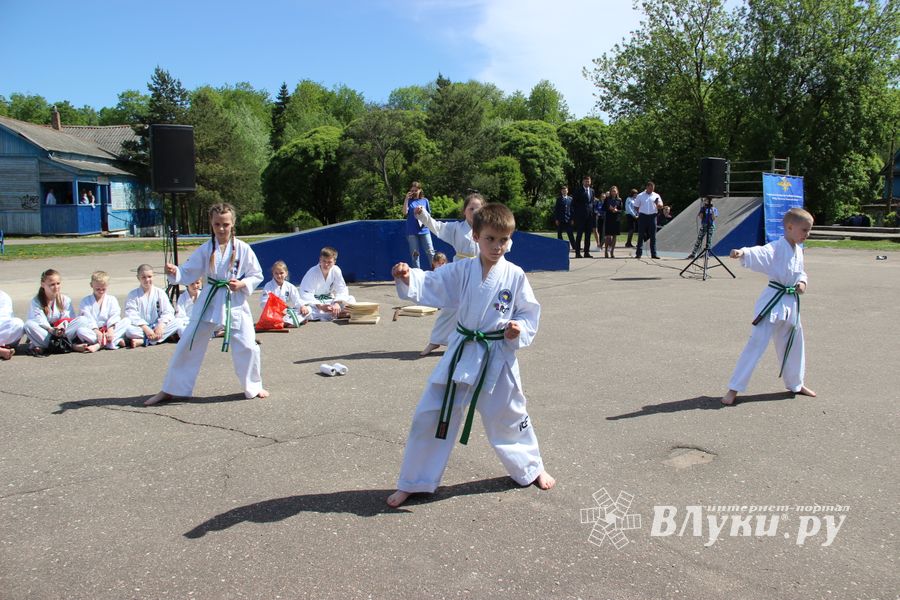 Спецназ «разгромил» на Дятлинке «банду»