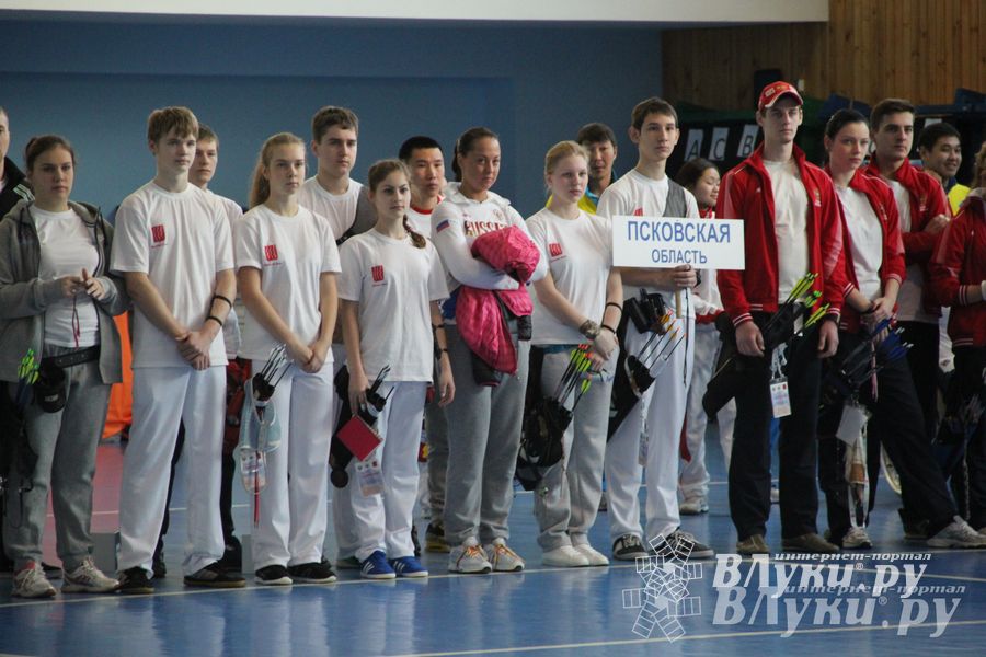 В Великих Луках состоялось открытие Чемпионата России по стрельбе из блочного и классического лука (фото)