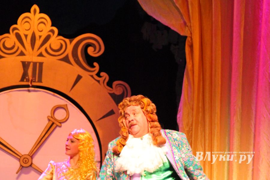 «Принцессу на горошине» и «Свинопаса» показал Великолукский драматический театр (фото)