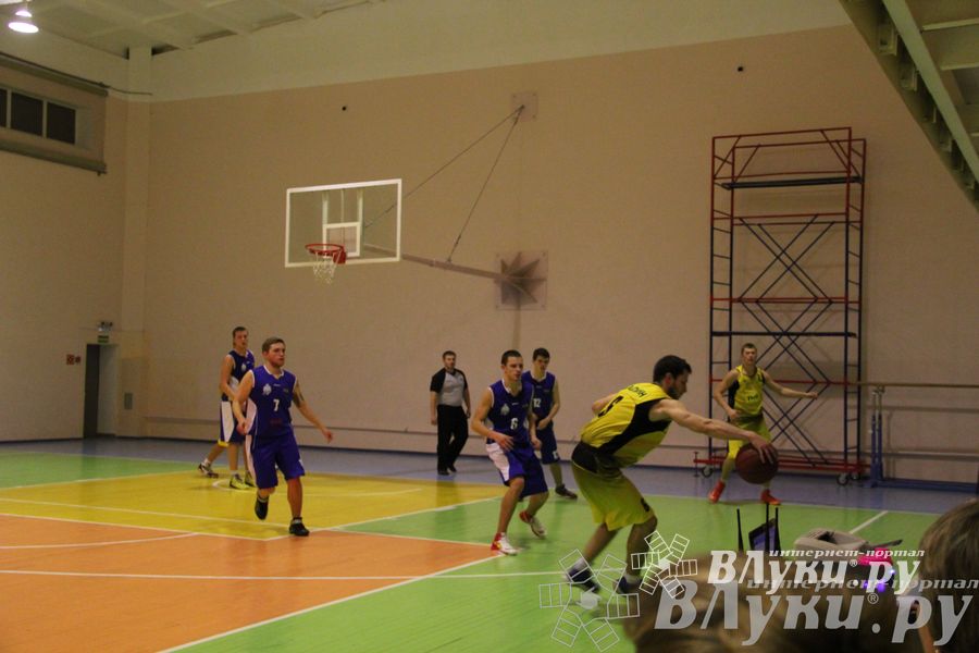 В Великих Луках проходят игры Чемпионата АСБ (фото)