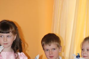 Дети поздравили мам с 8 марта (фото и видео)