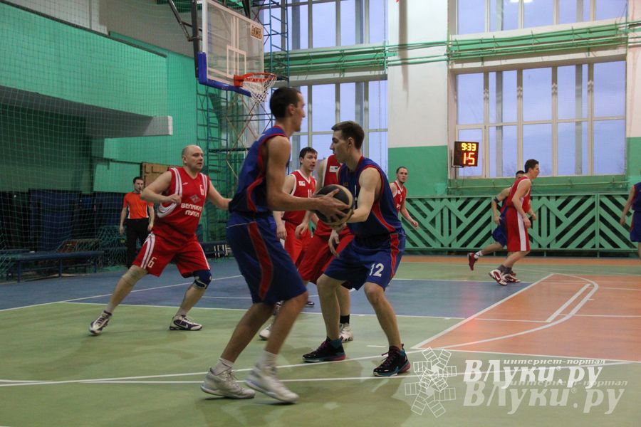 В Великих Луках проходит Открытый Чемпионат г. Великие Луки по баскетболу (фото)