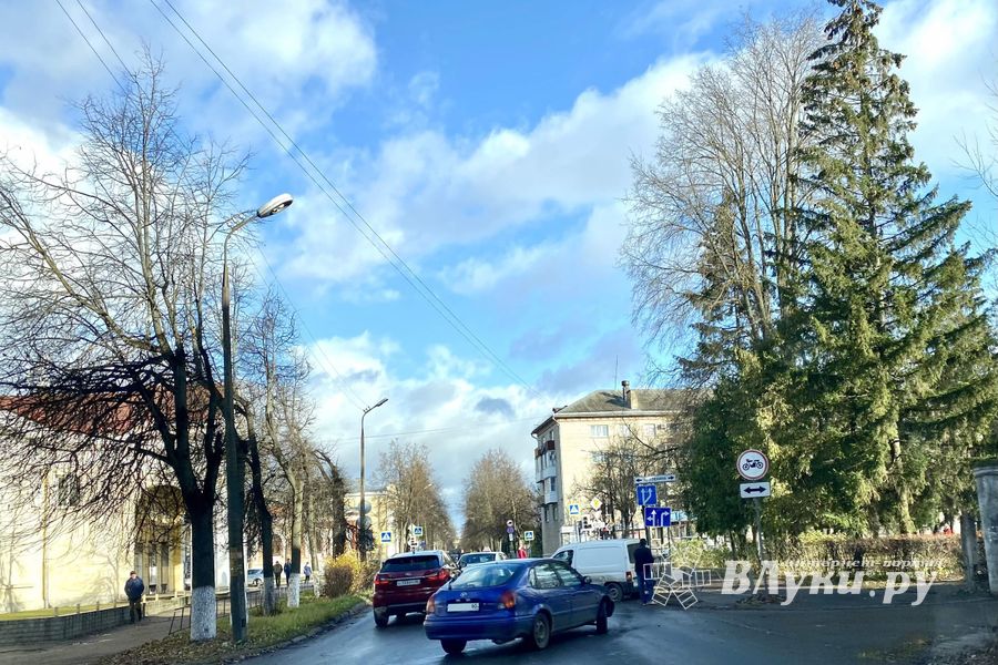 Из-за ДТП на улице Лизы Чайкиной затруднено движение (ФОТО)