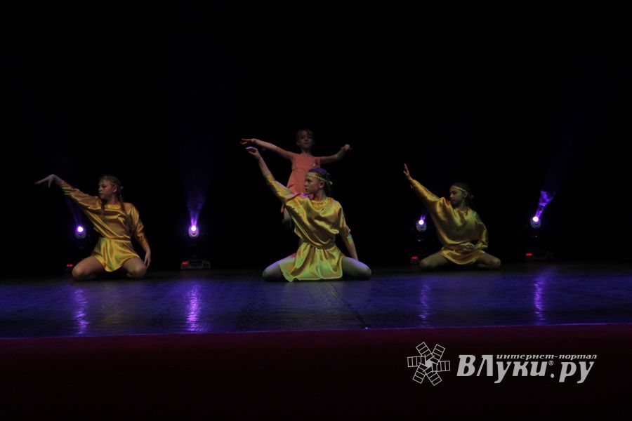 Великие Луки встретили День танца (ФОТО)