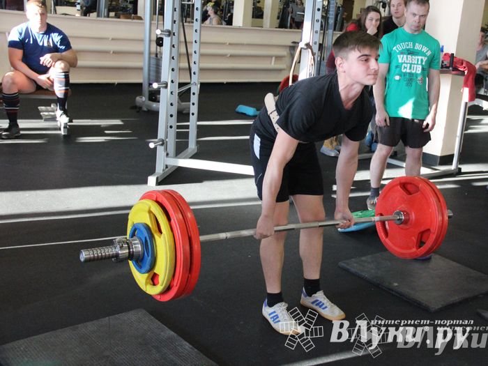 Соревнования по пауэрлифтингу прошли в Великих Луках (фото)