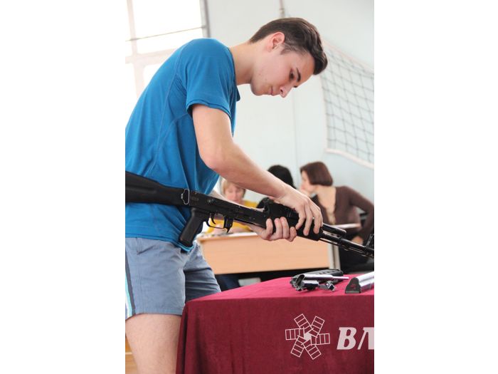 Конкурс «А ну-ка, парни!» прошёл в великолукской гимназии (фото)