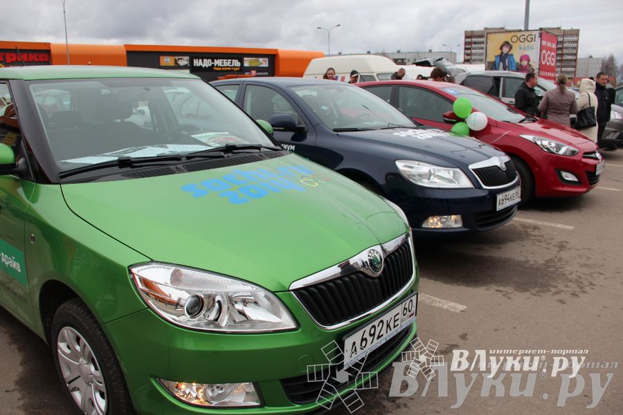 В Великих Луках прошла автомобильная ярмарка