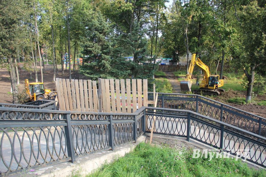 В великолукском парке приступили к планировке территории (ФОТО)