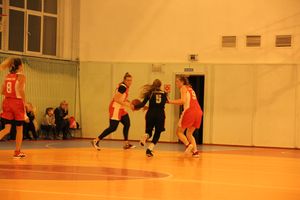 Великолукские баскетболистки борются за Кубок города (ФОТО)