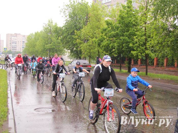 Зигзаг здоровья выполнили великолукские велосипедисты (ФОТО)