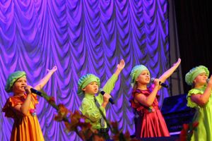 Много новых увлекательных и познавательных путешествий в страну музыки предлагает детская филармония ДМШ № 1 юным великолучанам (фото)