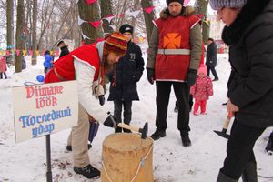 В Великих Луках прошел праздник Масленицы (ФОТО)