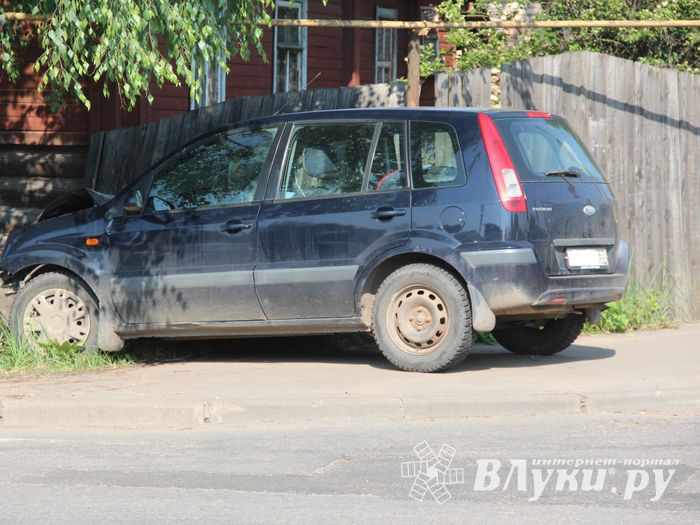Ещё одно ДТП на Третьей Ударной Армии (ФОТО)