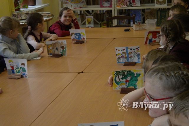 В Великих Луках прошли громкие чтения «Читаем вместе» (фото)