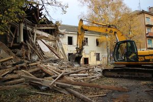 Возле Смоленского рынка сносят дом (ФОТО)