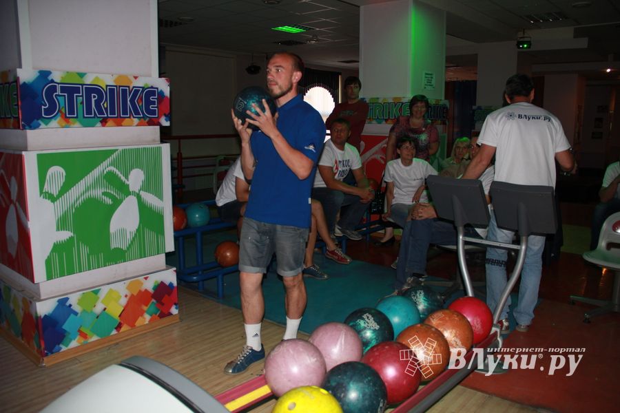 В Великих Луках прошел турнир по боулингу среди СМИ (фото)