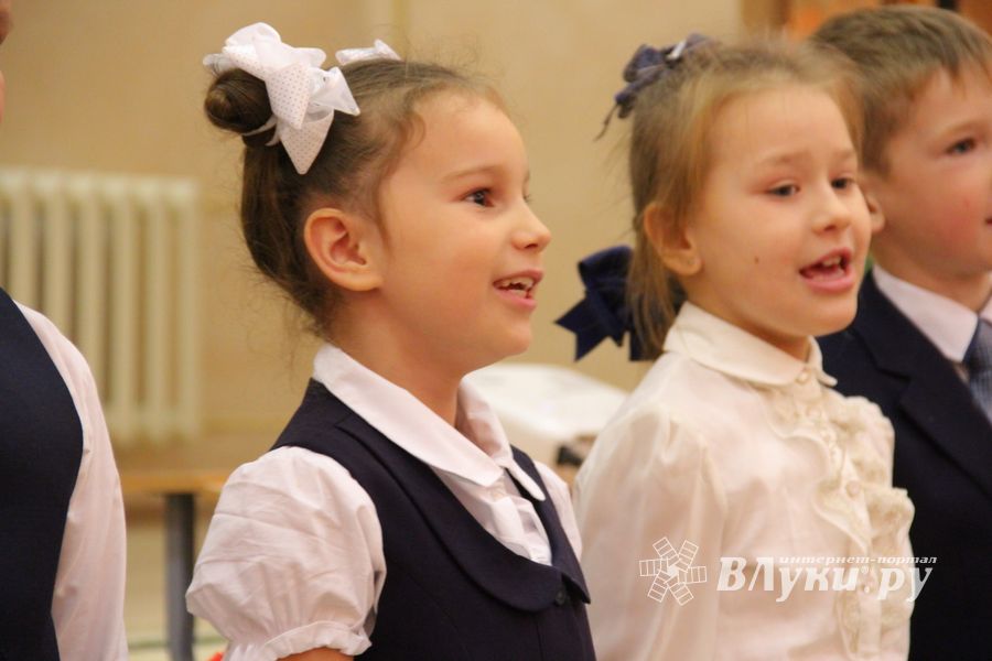 В школу №13 Великих Лук приходила осенняя сказка (ФОТО)