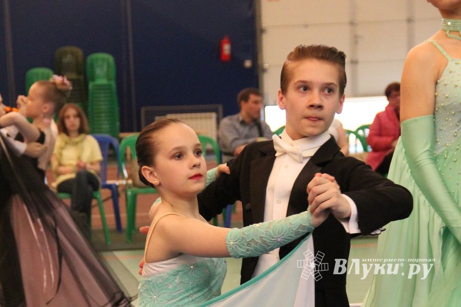 В Великих Луках прошел турнир по спортивным бальным танцам (ФОТО)