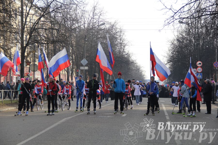 В Великих Луках состоялся торжественный митинг в честь Дня народного единства (ФОТО)