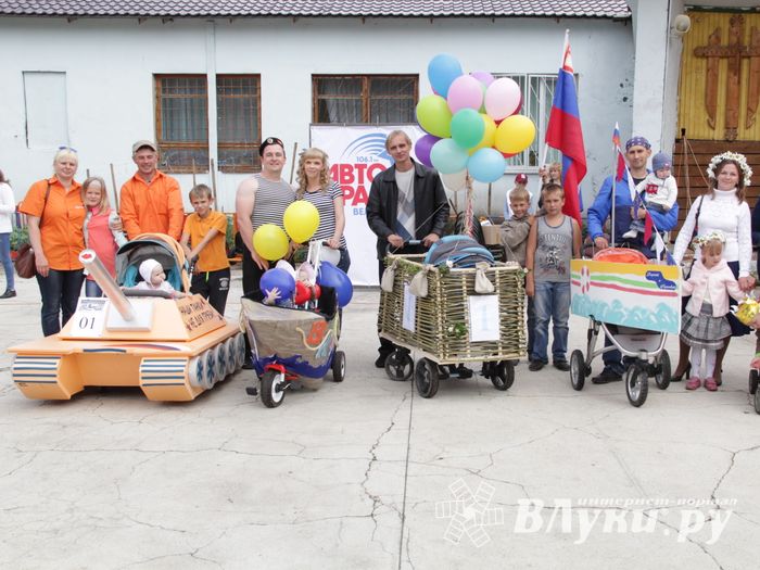 «Парад детских колясок» в День семьи, любви и верности (ФОТО)