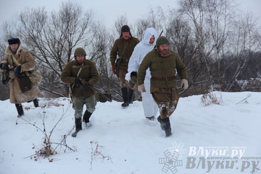 Реконструкция битвы за освобождение Великих Лук