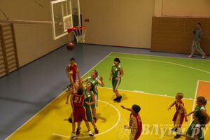 Интересный баскетбольный матч прошел в Великих Луках (фото)