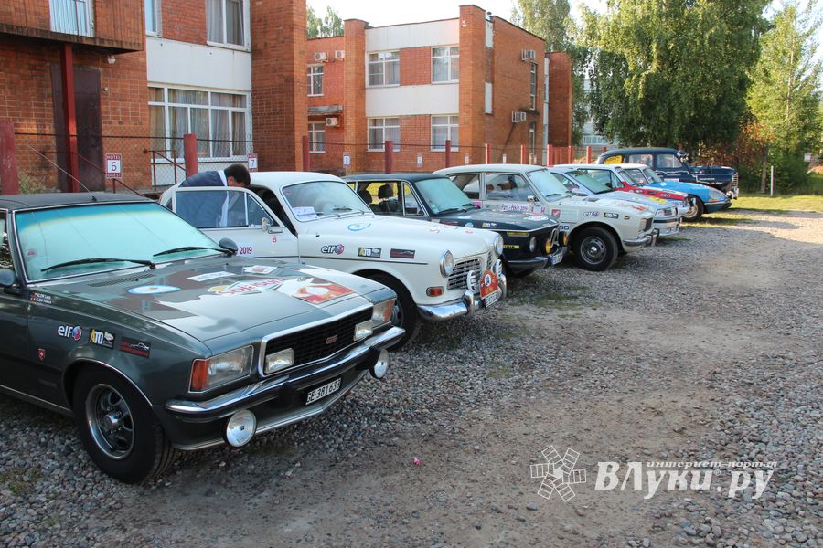 Ретро-автомобили побывали в Великих Луках (ФОТО)