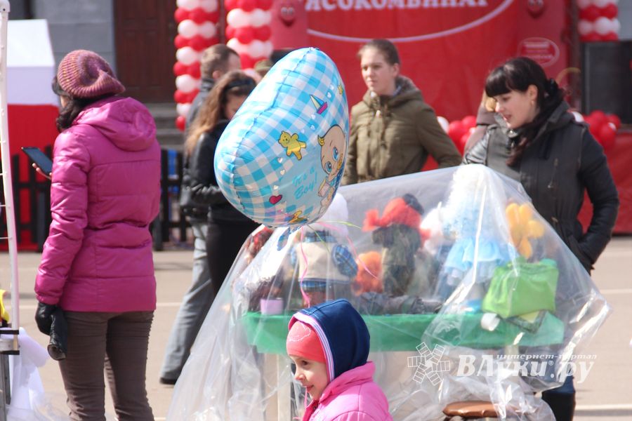 В Великих Луках проходит Весенняя ярмарка